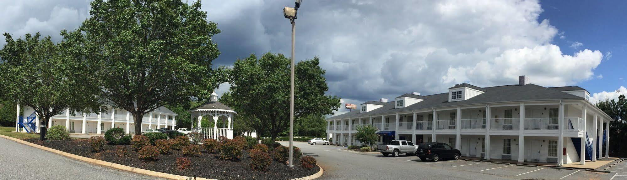 Baymont By Wyndham Anderson Clemson Hotel Exterior photo